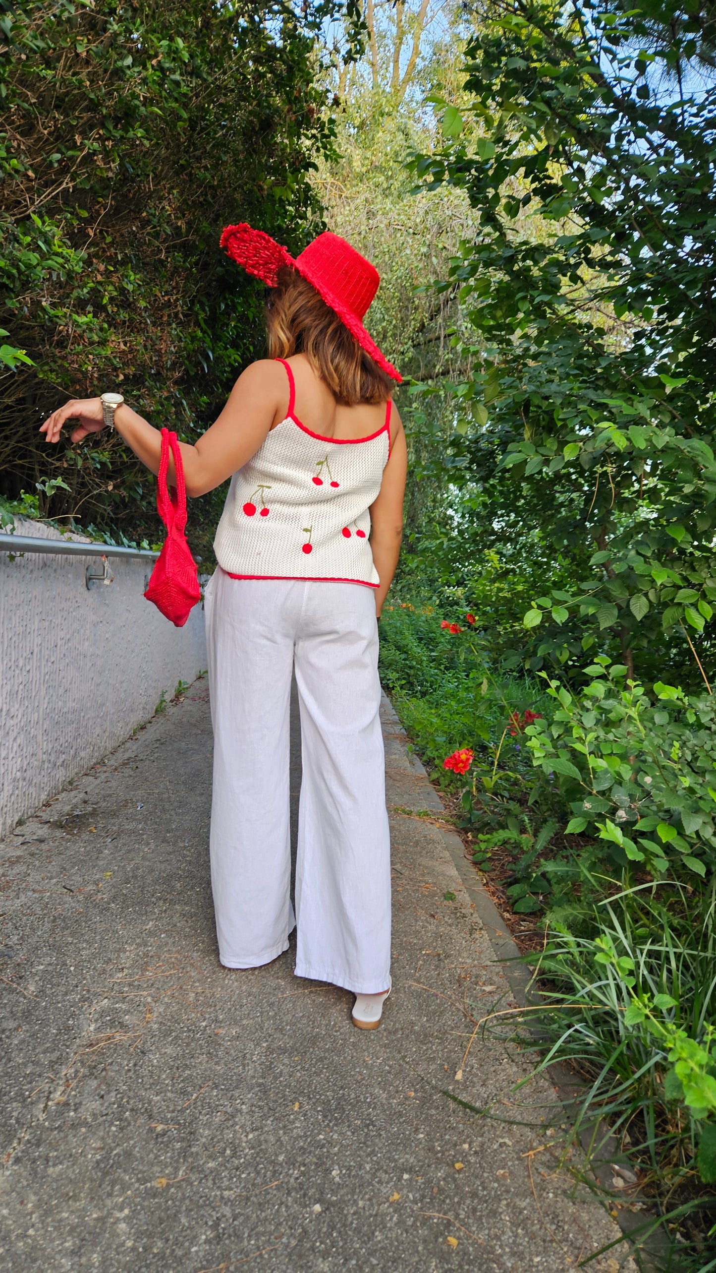 Haut en crochet cerise