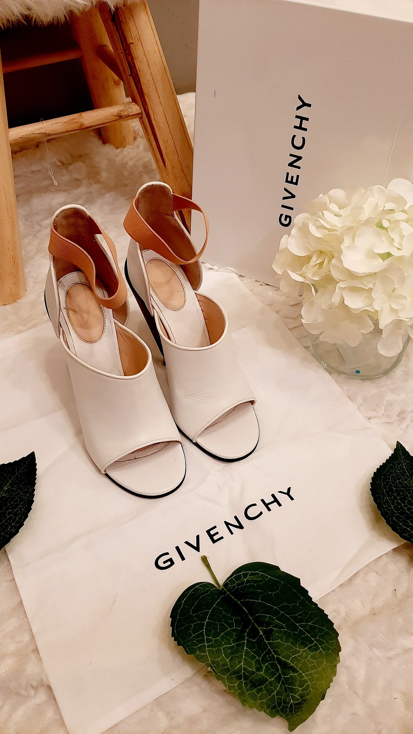 Sandale Givenchy en cuir blanc